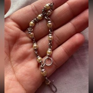 Chain bracelet with pearl like beads